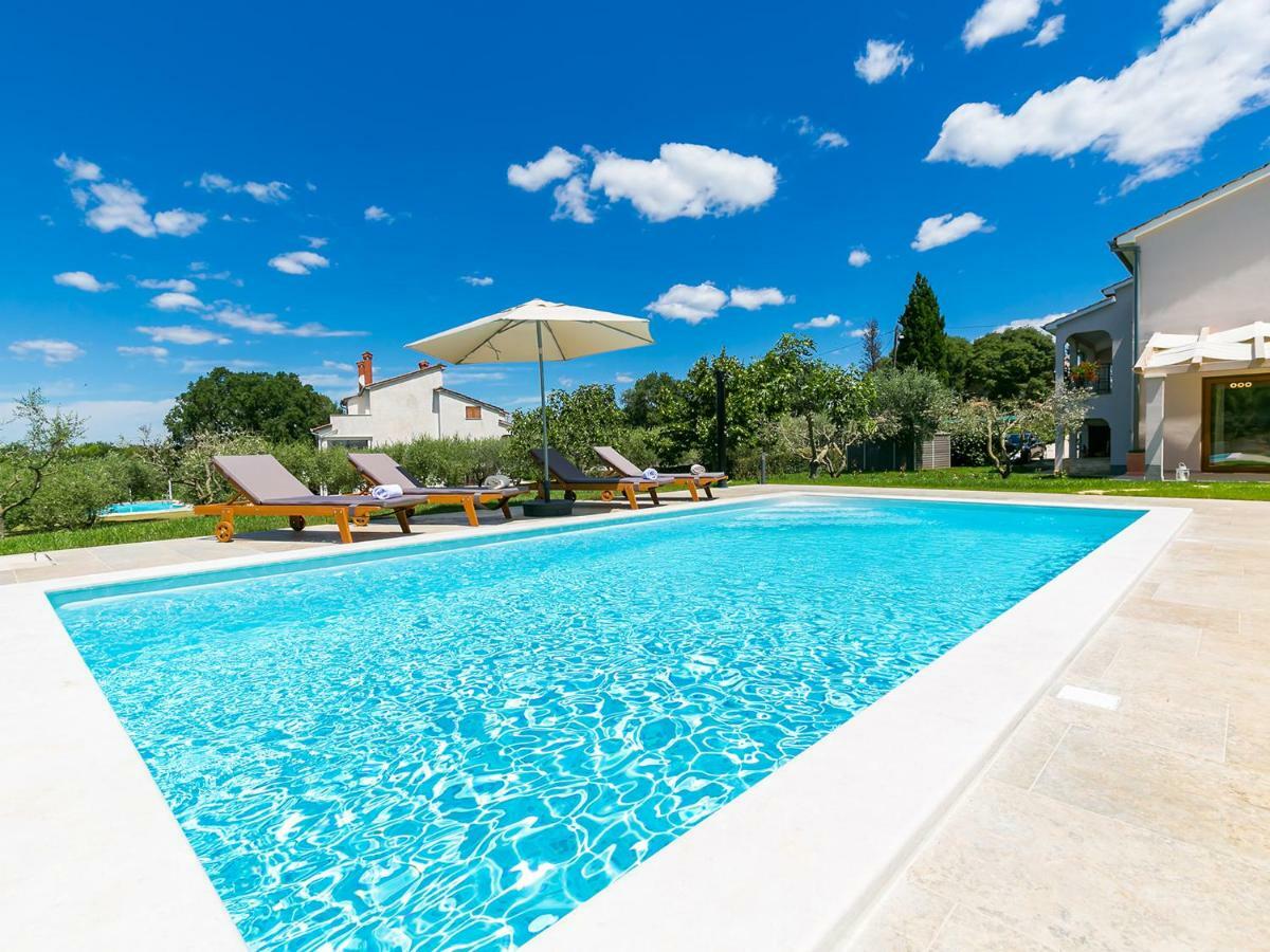 Pool Premium Apartment 브르사르 외부 사진